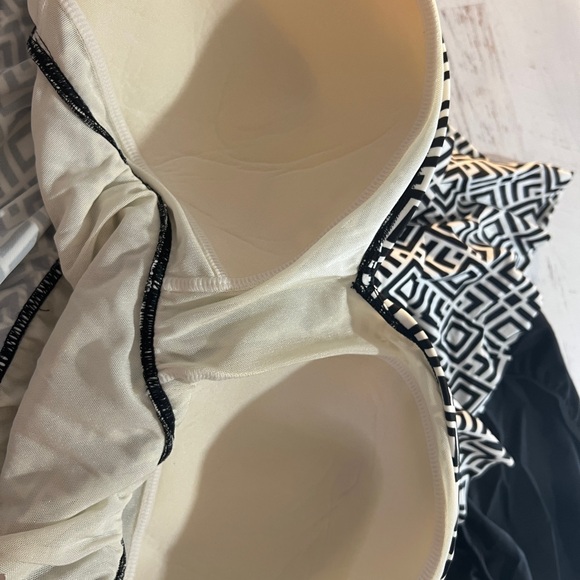 Swim Solutions Monochrome Geometric One Piece swim suit, nwt, 24w - Picture 9 of 10